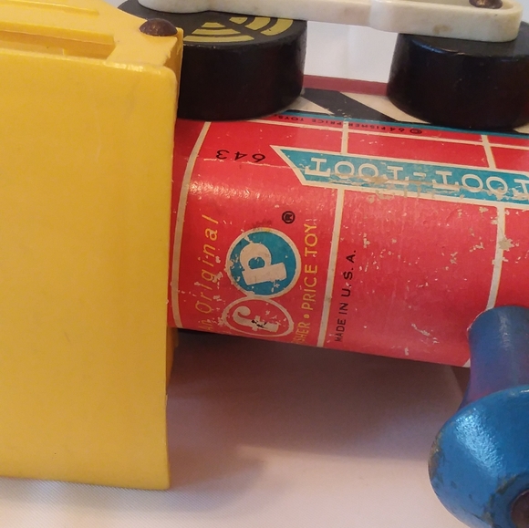 Vintage Fisher Price Rare Yellow Toot Toot Engine - Picture 7 of 12